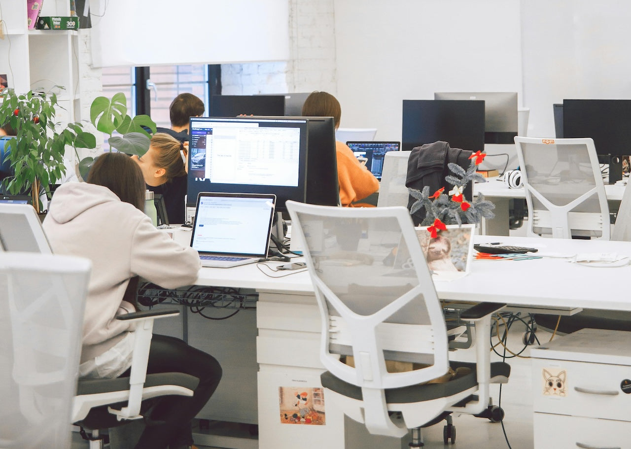 10 Minimalist Small Office Space Design Inspiration – PT. Tumbuh