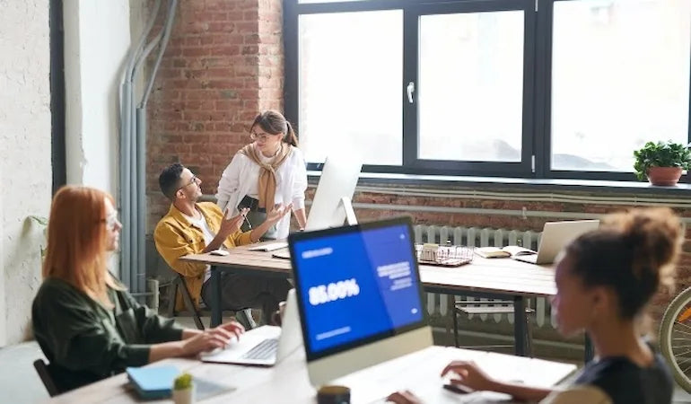 How to Use a Computer Correctly to Prevent Back Pain – PT. Tumbuh ...