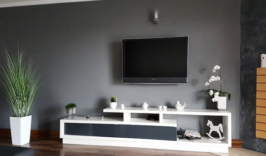 Ruang TV Sederhana Tanpa Sofa